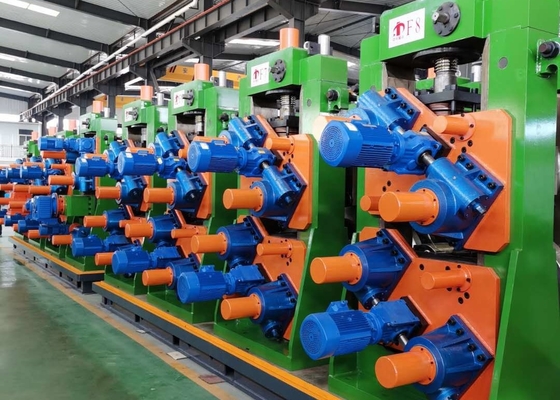 Máquina de fabricación de tuberías de ERW cuadrada 25 t / hora espesor 8 mm