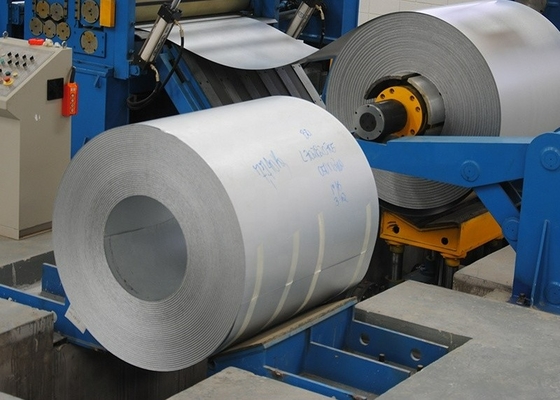 Máquina de corte de acero eficiente para bobinas de diámetro interno de 450-550 mm controlada por Plc
