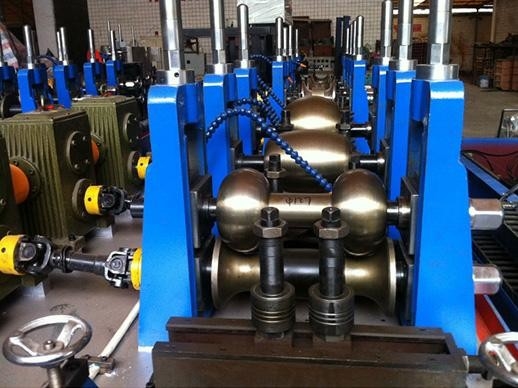 Máquina de fabricación de tuberías de acero eficiente Molino de tubos profesional Certificación ISO Automatizado