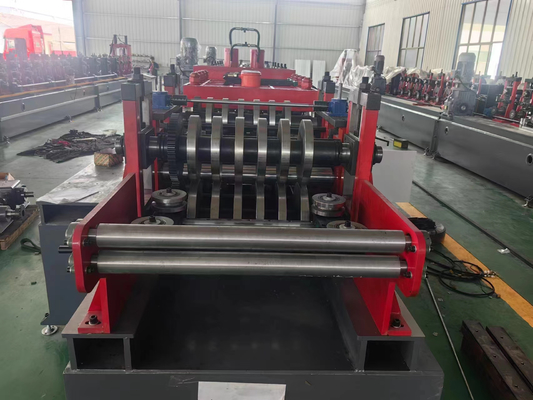 Máquina de fabricación de tuberías de acero eficiente Corte hidráulico 15-20m/min Velocidad
