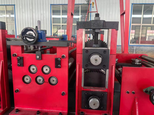 Máquina de fabricación de tuberías de acero eficiente Corte hidráulico 15-20m/min Velocidad