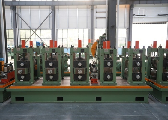 Molino de tuberías soldadas de acero al carbono de alta velocidad 32-102 mm Formar rollos controlados por PLC