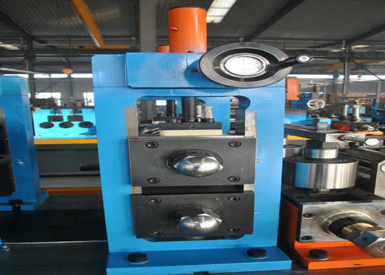 El molino de tubos de precisión de costura recta, máquina de fabricación de tuberías galvanizadas ERW de alta frecuencia