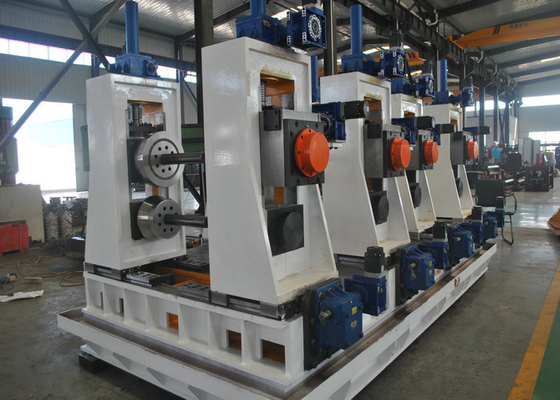 Se utiliza una máquina de moldeado de tubos cuadrados