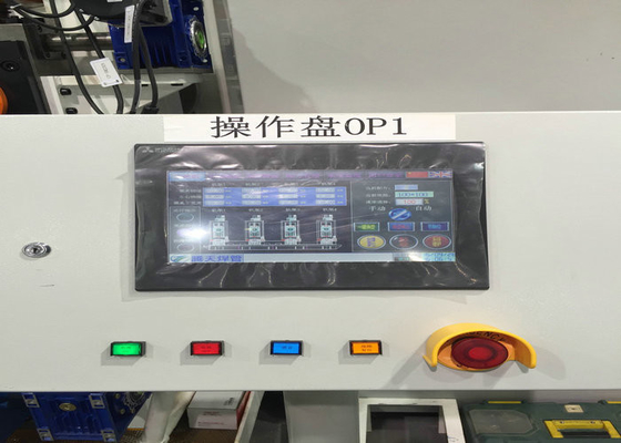 Se utiliza una máquina de moldeado de tubos cuadrados