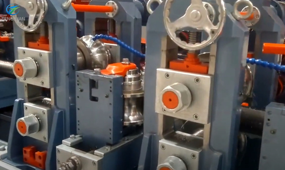 Máquina automática de moldeo de tubos para la formación de tubos