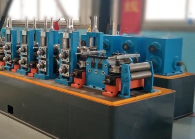 Máquina de molino de tubos de acero al carbono cuadrado de 2,5 mm línea de producción de tuberías de acero de 30 mm/min