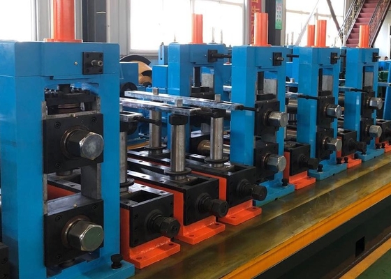 Maquinaria de fabricación de alta precisión de tensión 380v / 440v Línea de producción de tuberías de acero